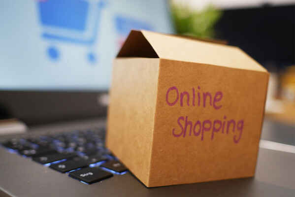 Die Helden des Versandhandels: Kartons, Klebeband und Füllmaterial - 